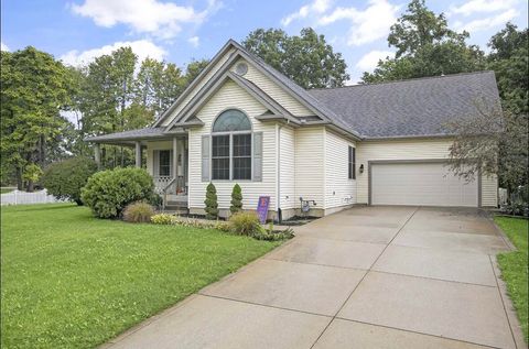 A home in Edwardsburg Vlg