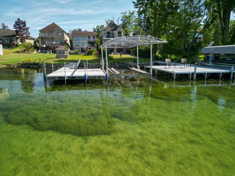 A home in West Bloomfield Twp