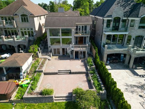 A home in West Bloomfield Twp