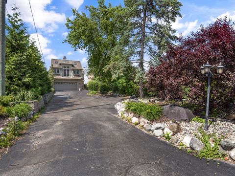 A home in West Bloomfield Twp