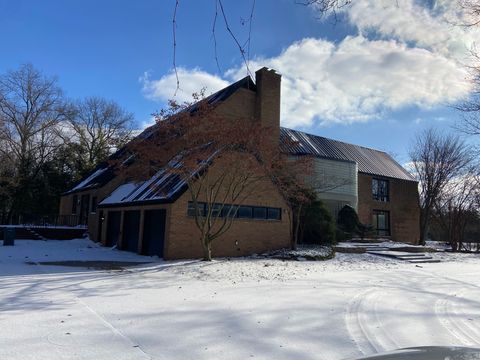 A home in Bloomfield Twp