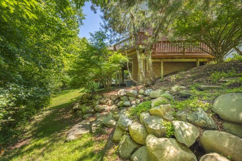 A home in West Bloomfield Twp