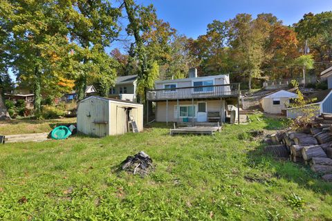 A home in Putnam Twp