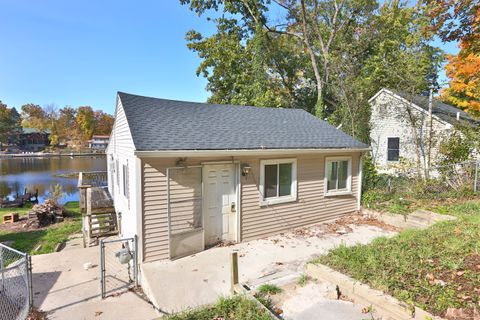 A home in Putnam Twp