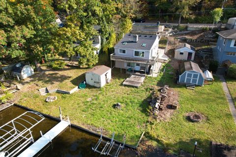 A home in Putnam Twp