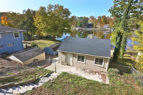 A home in Putnam Twp