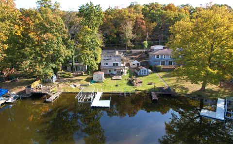 A home in Putnam Twp