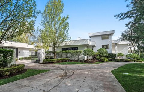 A home in Bloomfield Hills