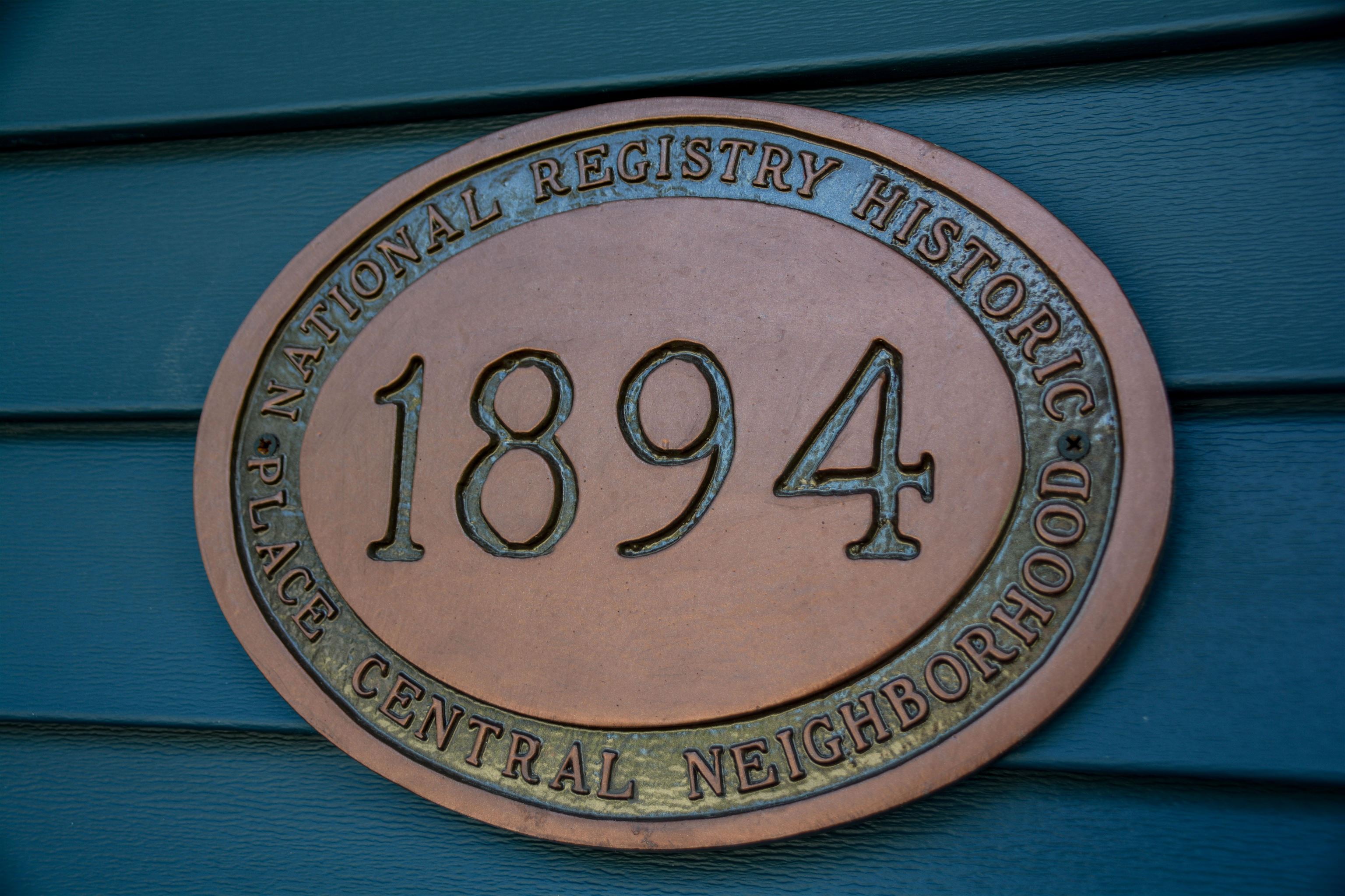 Photo 6 of 47 of 629 W Ninth Street house