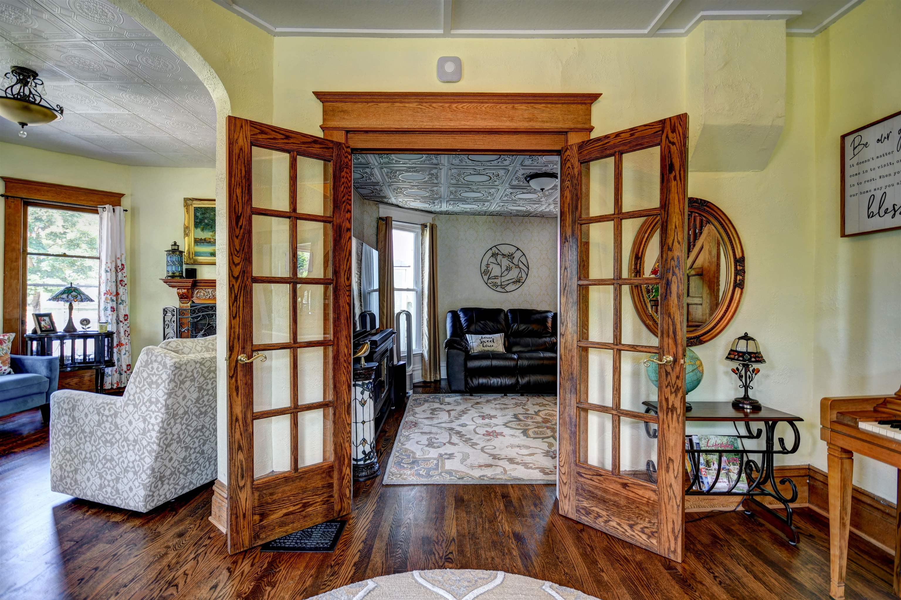 Photo 12 of 47 of 629 W Ninth Street house