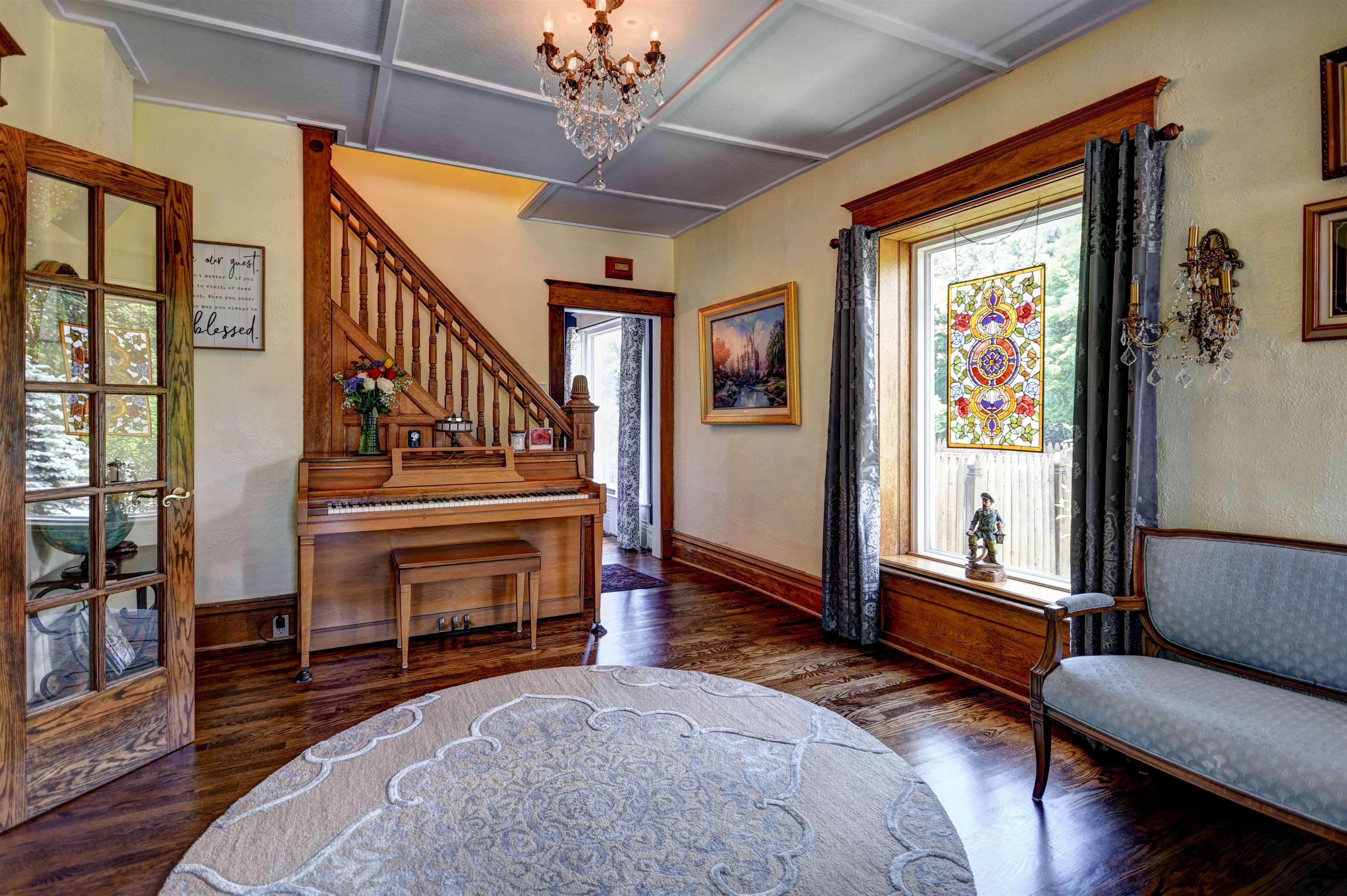Photo 13 of 47 of 629 W Ninth Street house