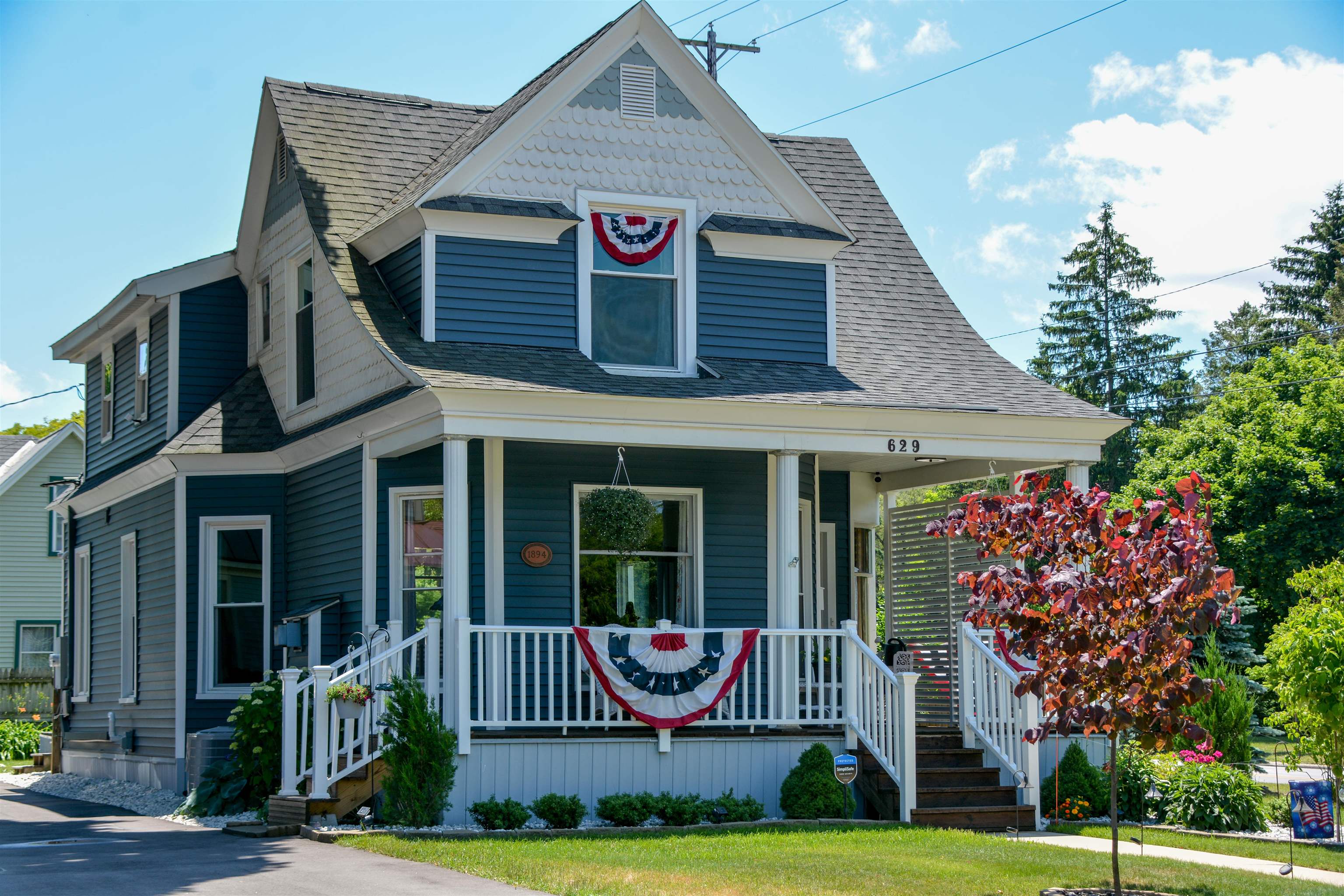 Photo 2 of 47 of 629 W Ninth Street house
