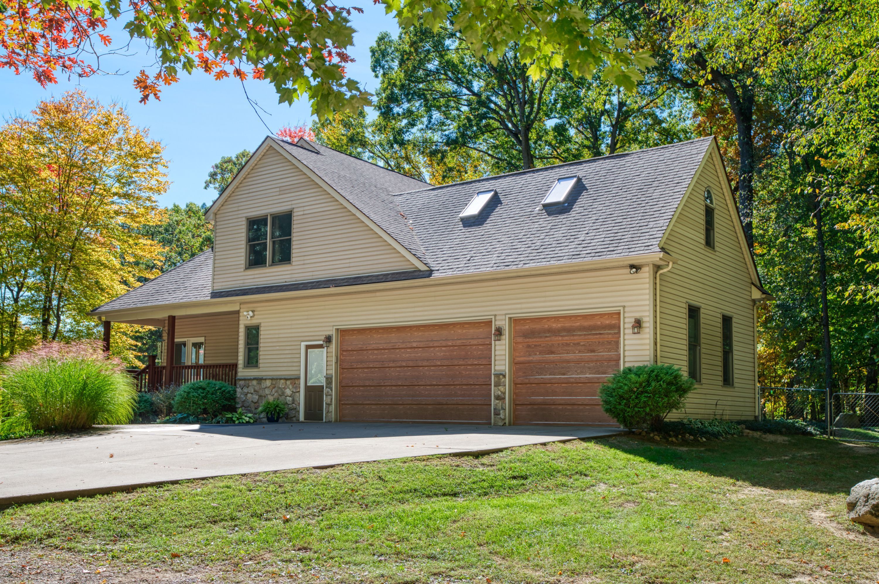 3592 HILLANDALE Drive