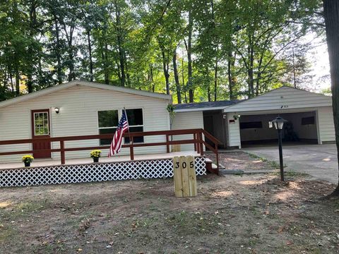 A home in Roscommon Twp