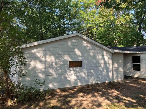 A home in Roscommon Twp