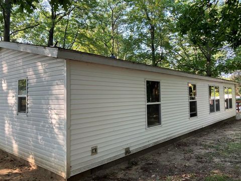 A home in Roscommon Twp