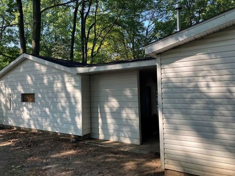 A home in Roscommon Twp