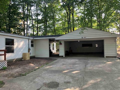 A home in Roscommon Twp