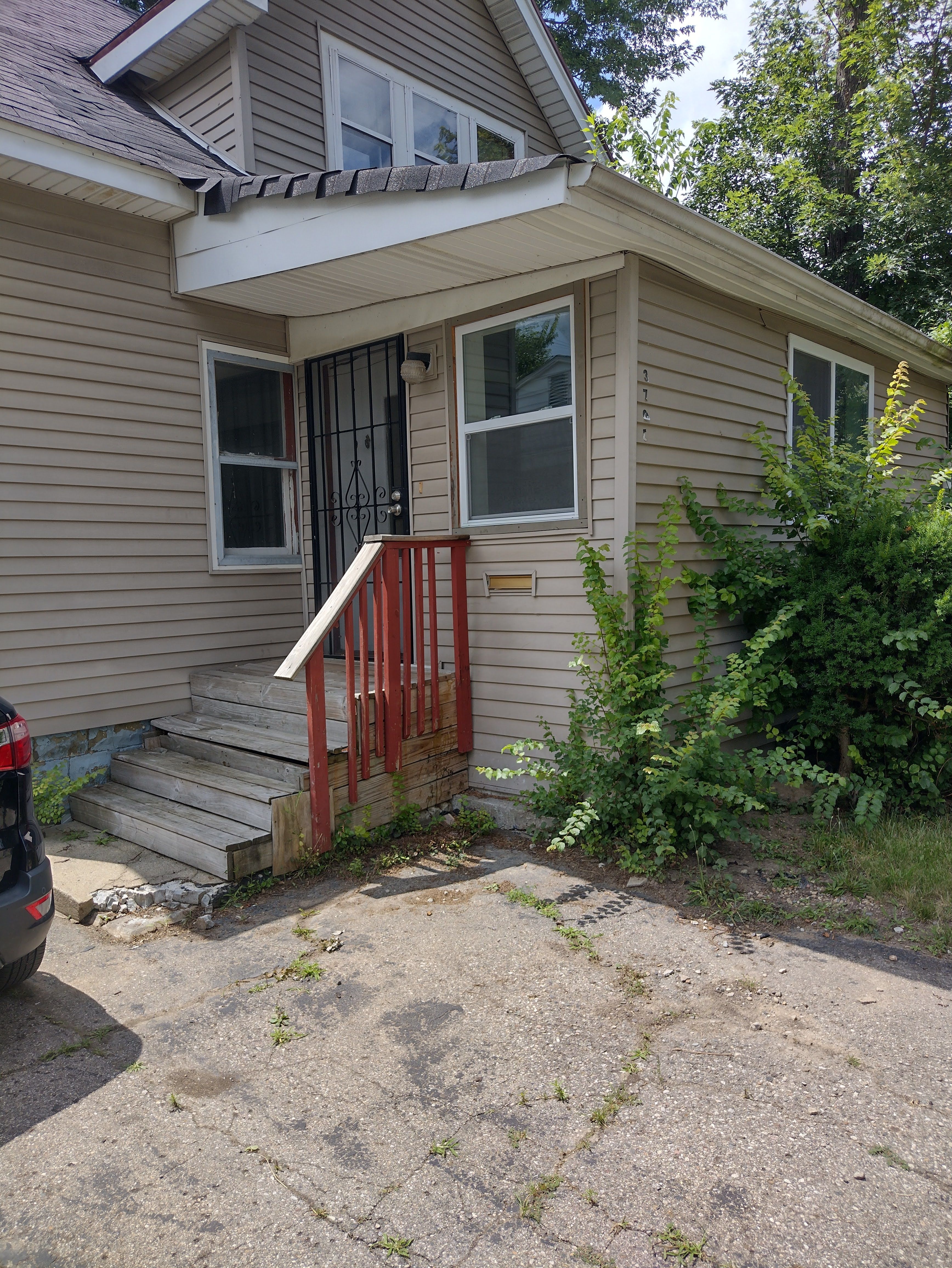 View Flint, MI 48503 house