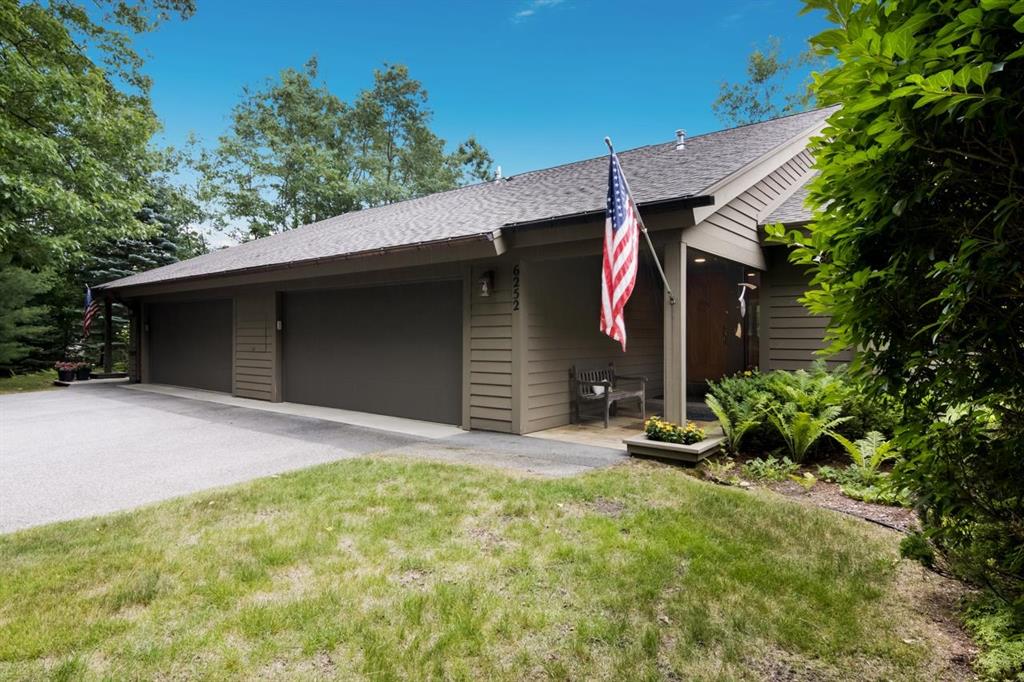View Peninsula Twp, MI 49686 condo