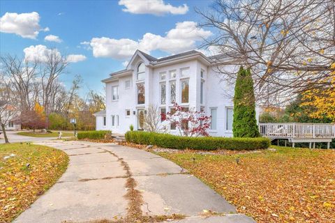 A home in West Bloomfield Twp