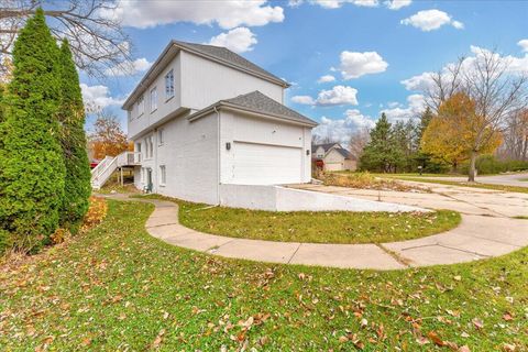 A home in West Bloomfield Twp