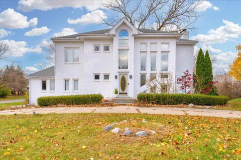 A home in West Bloomfield Twp