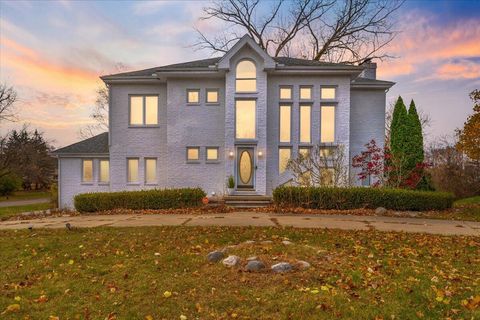 A home in West Bloomfield Twp