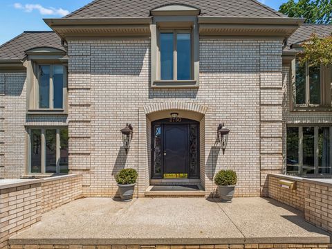 A home in Bloomfield Twp