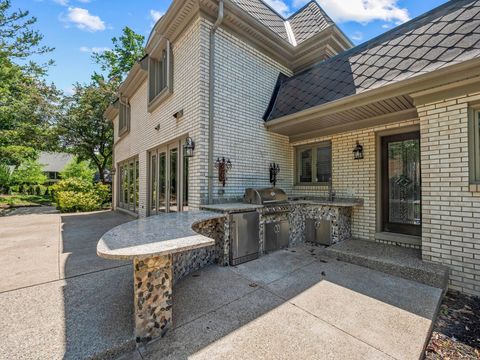 A home in Bloomfield Twp