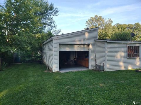 A home in Dearborn Heights