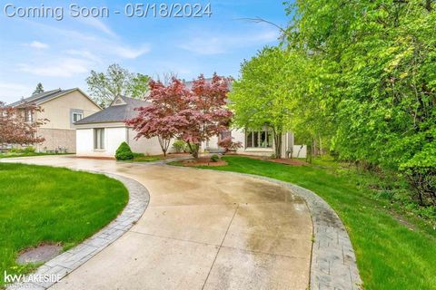 A home in West Bloomfield Twp