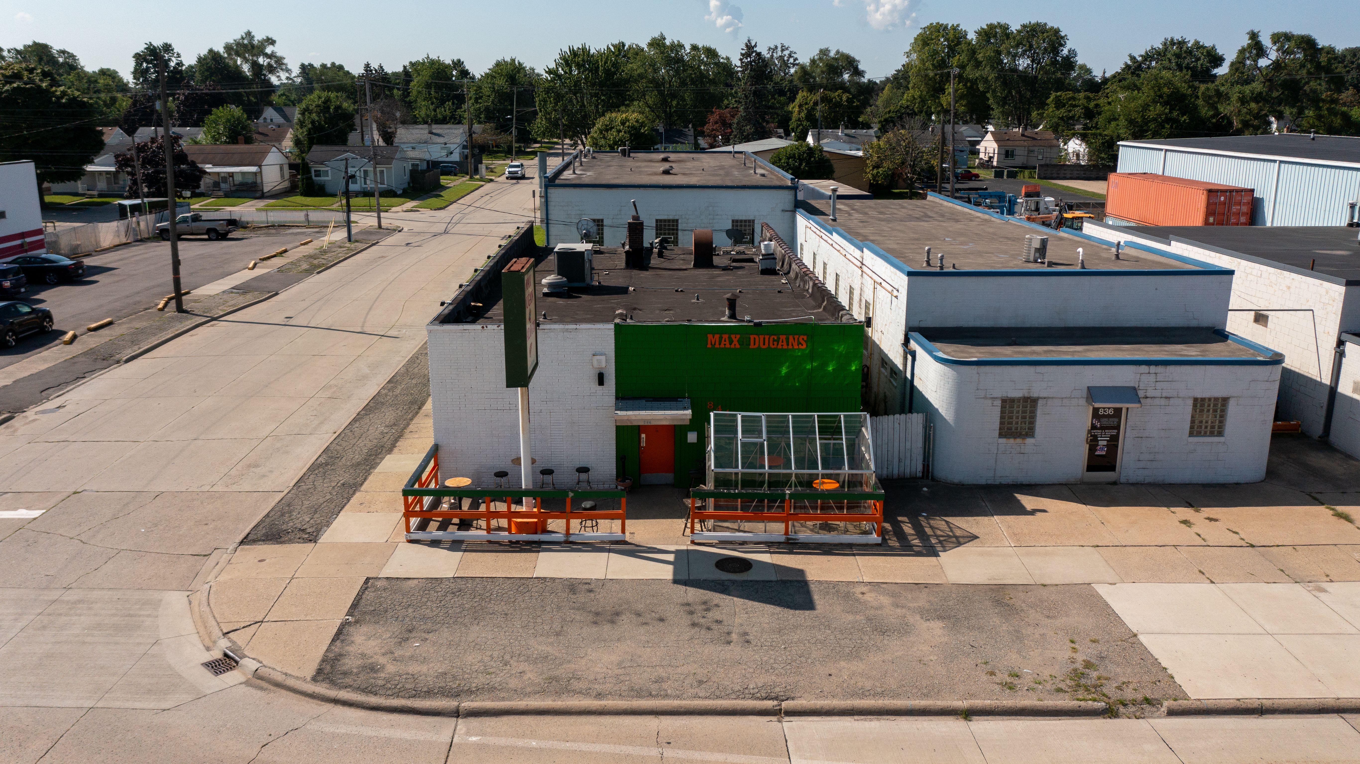 844 E 10 MILE Road