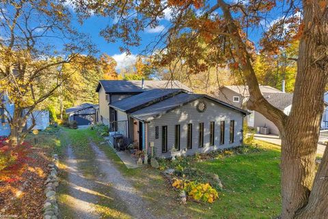 A home in Hartland Twp