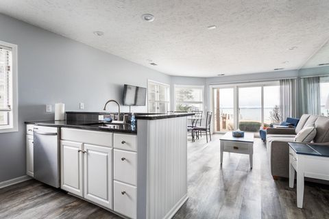 A home in EastBayTownship_GrandTraverse