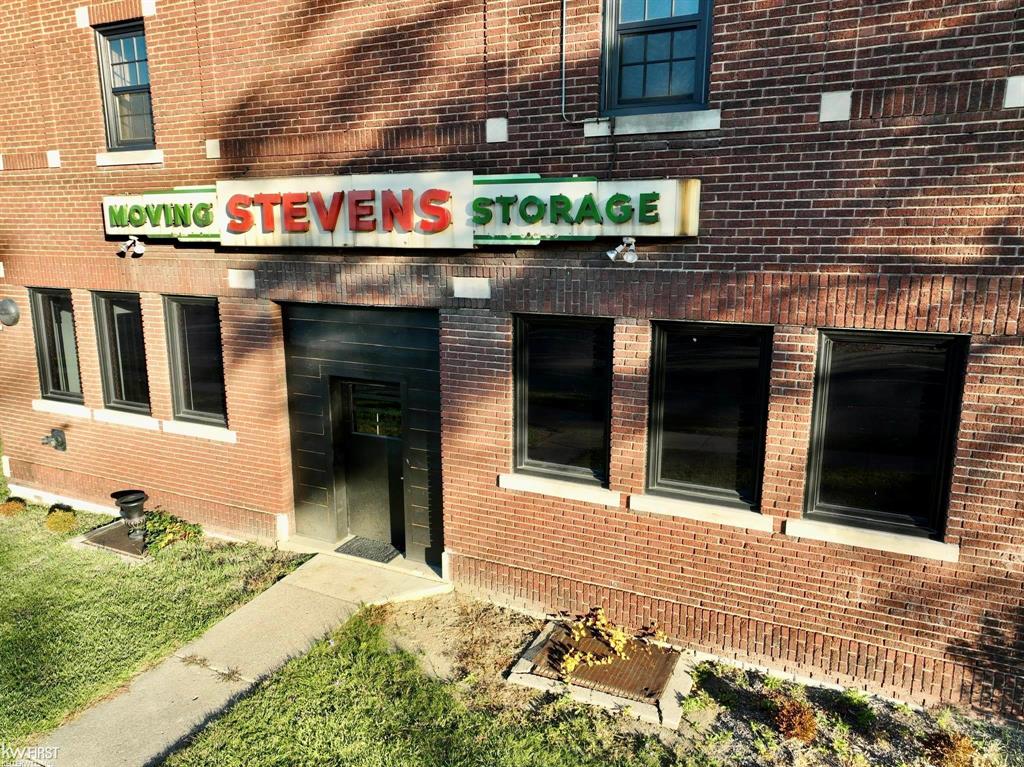 1273 Broadway Boulevard