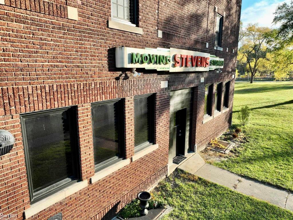 1273 Broadway Boulevard