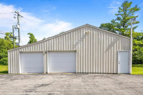 A home in Centerville Twp