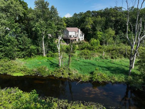 A home in Putnam Twp