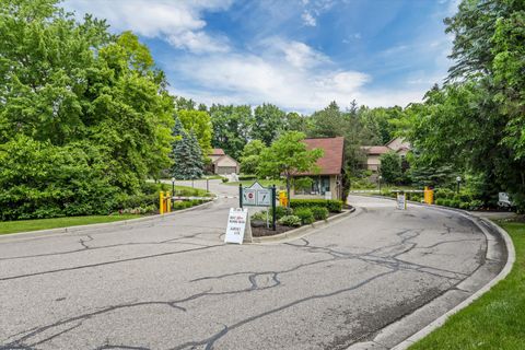 A home in West Bloomfield Twp