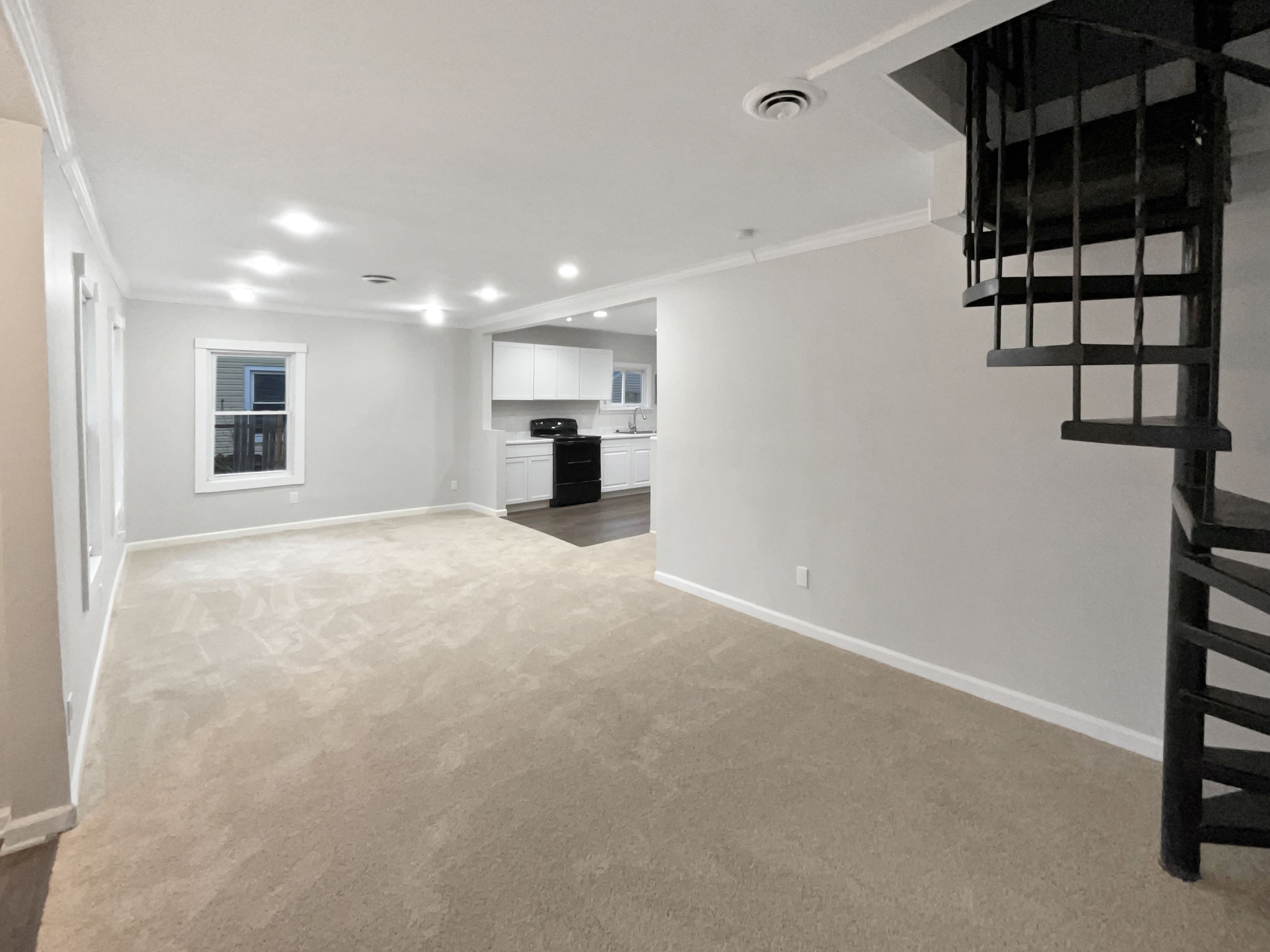 21521 ROOSEVELT Avenue