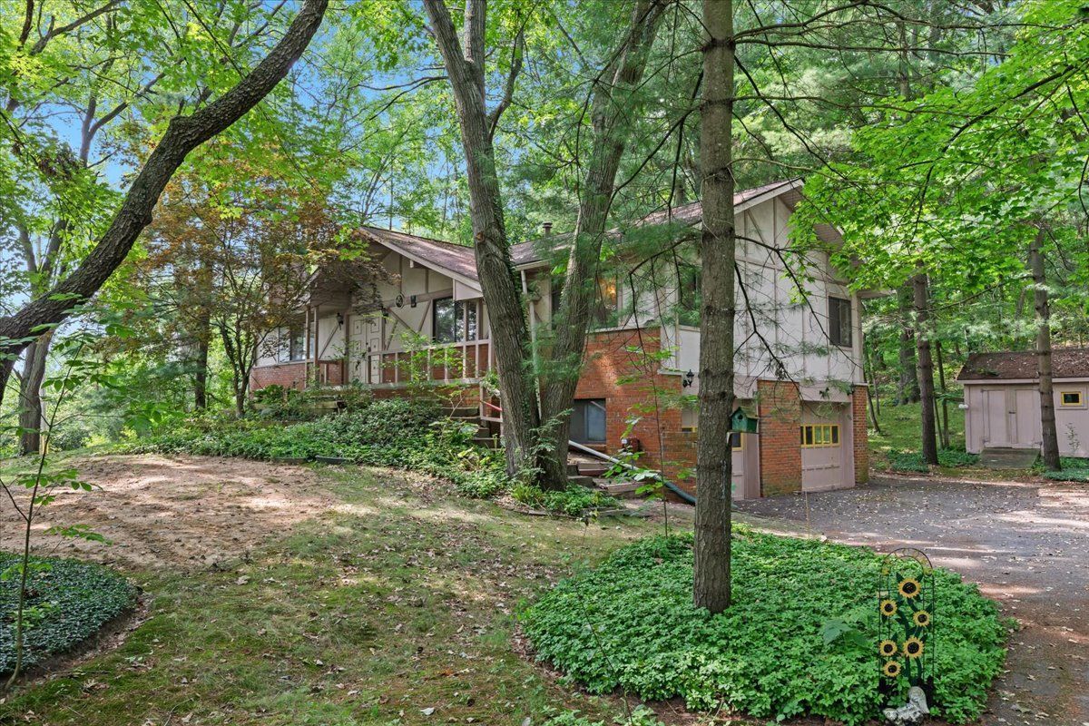 View Green Oak Twp, MI 48178 house
