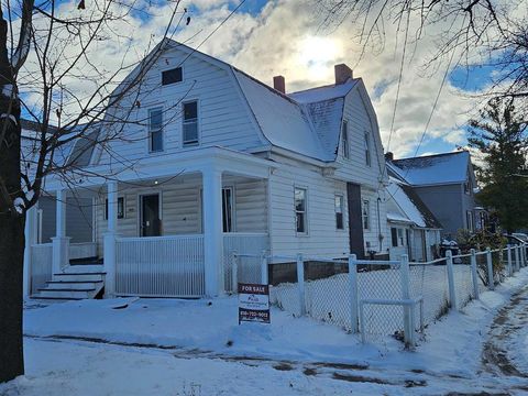 A home in Bay City