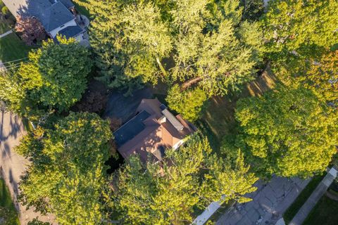 A home in Bloomfield Twp