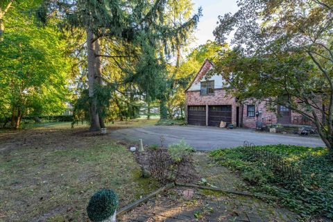 A home in Bloomfield Twp