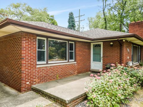 A home in West Bloomfield Twp