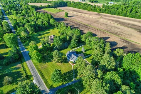 A home in Taymouth Twp