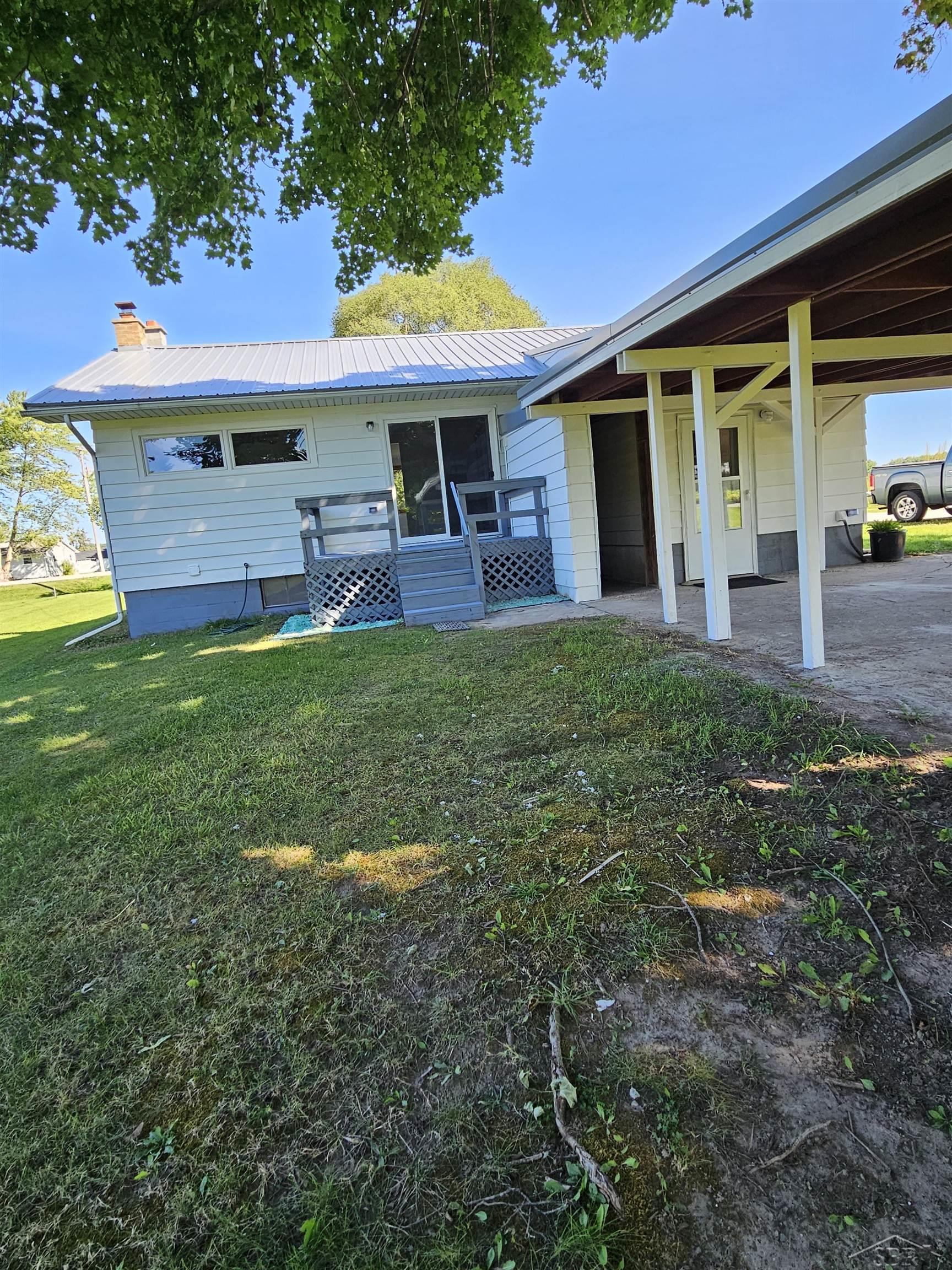 Photo 9 of 39 of 980 E Remus Road house