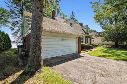 A home in Bloomfield Twp