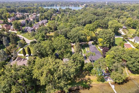 A home in Bloomfield Twp